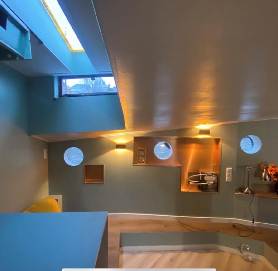 Houseboat Reussi * Amsterdam