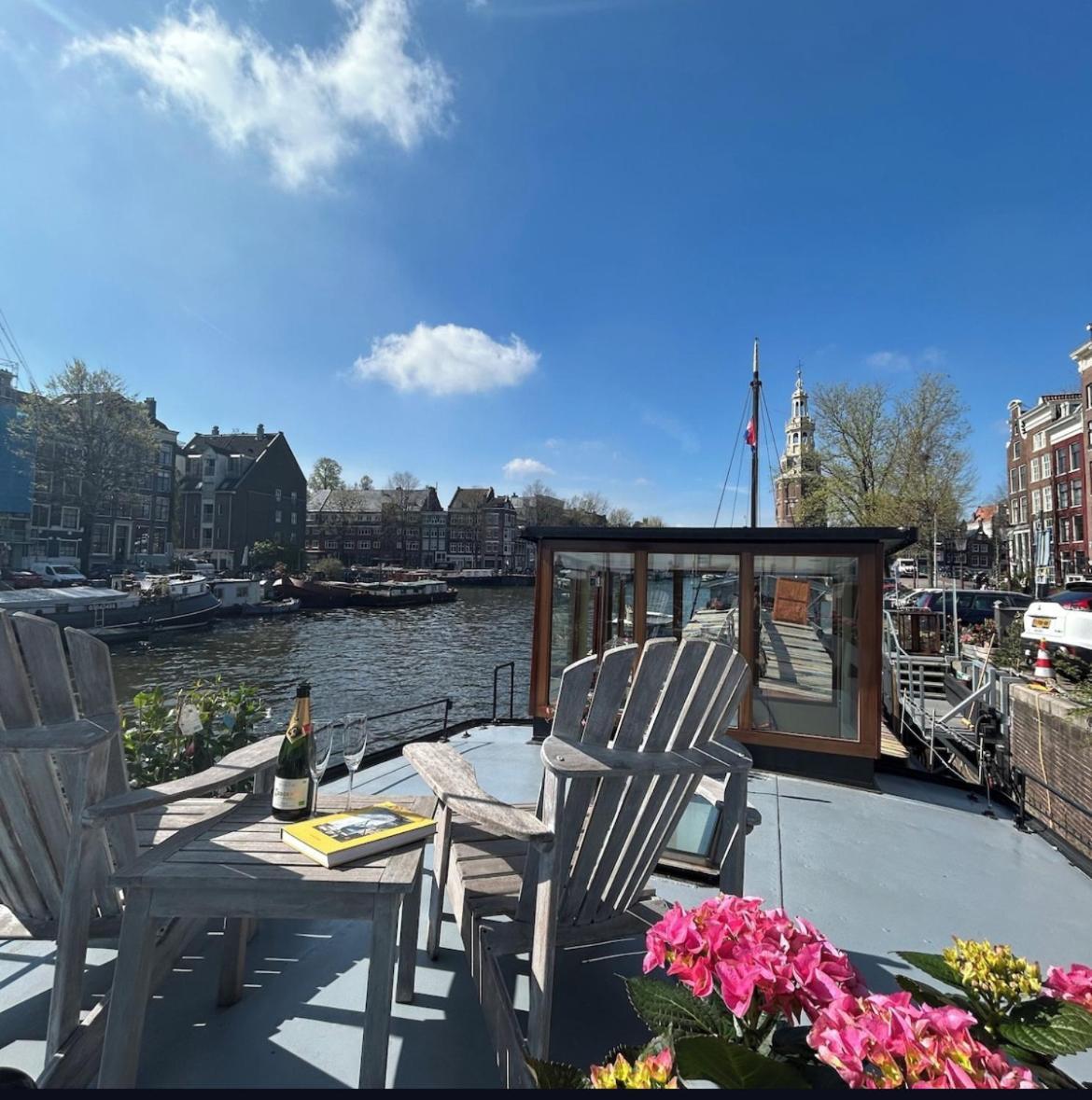 Bed & Breakfast Houseboat Reussi *